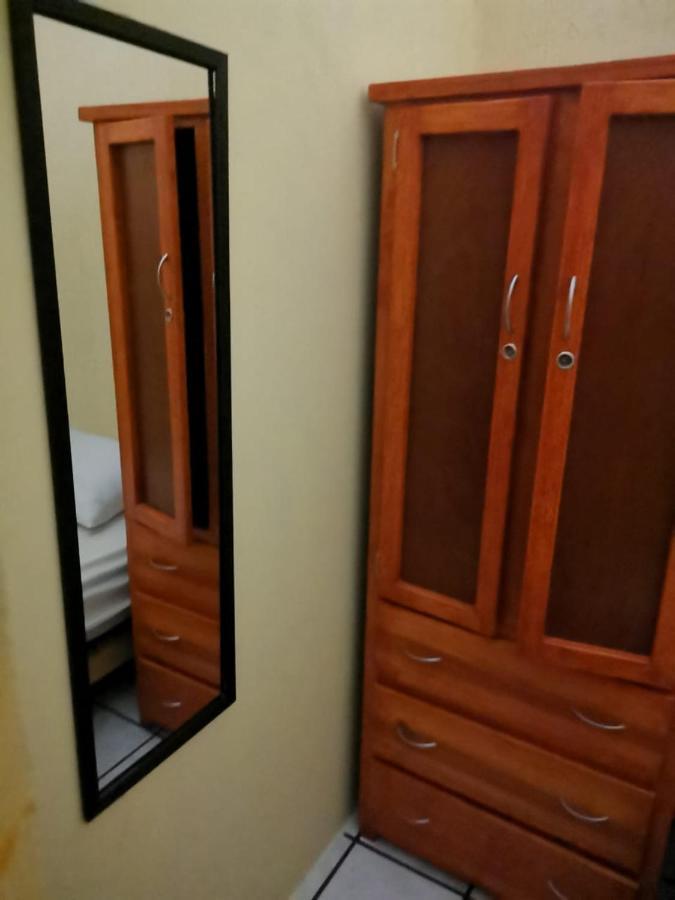 Hostal Гвадалахара Экстерьер фото
