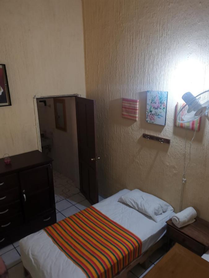 Hostal Гвадалахара Экстерьер фото